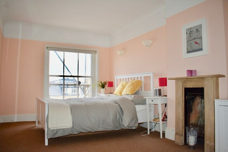 2 Bedroom Brighton Apartment With Sea Views
