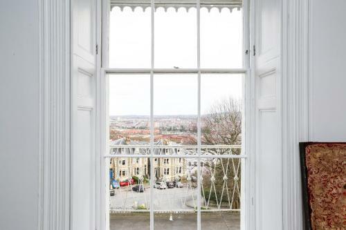Luxurious Royal York Crescent Apartment