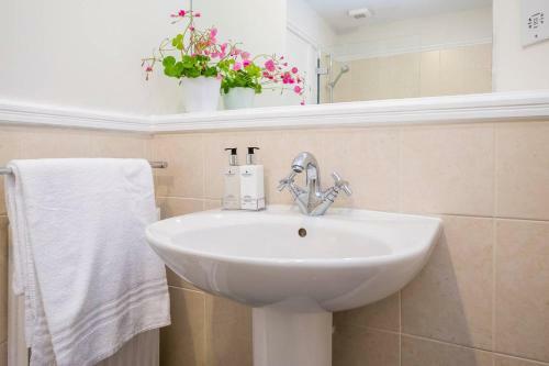 Apartamento Flat With Parking Nr The Sea, Central & Secluded