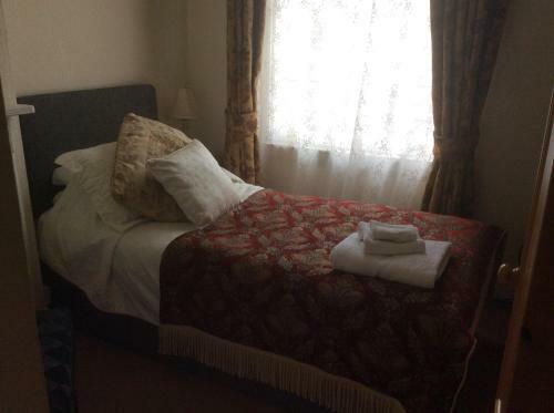 Hostal Cheltenham Lawn And Pittvile Gallery
