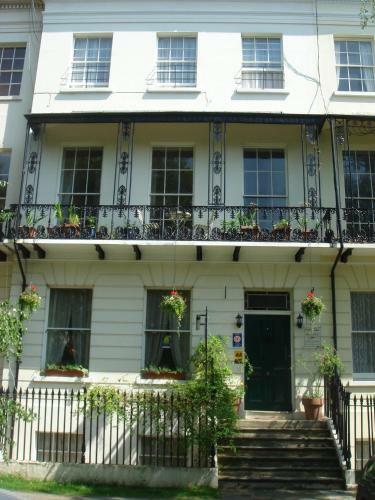 Hostal Cheltenham Lawn And Pittvile Gallery