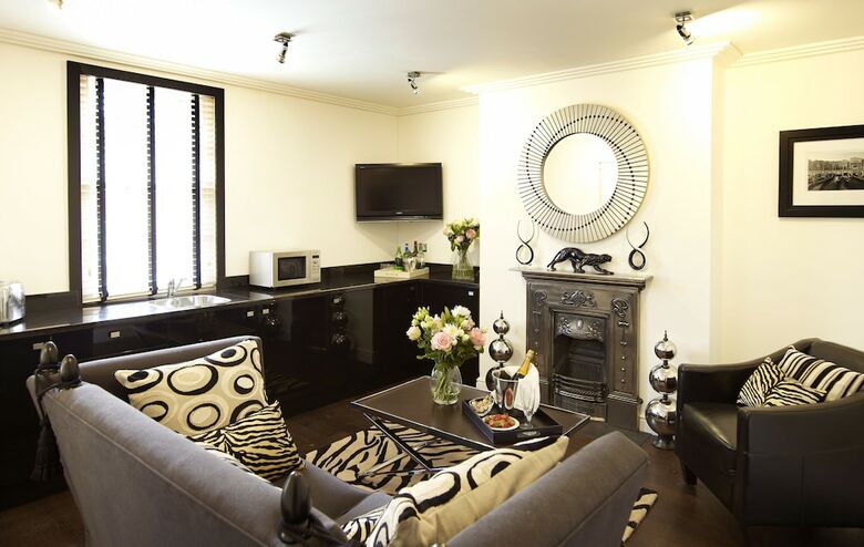 Apartamentos Strozzi Palace Suites By Mansley