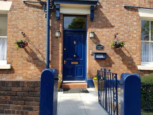 Hostal Alexandra Lodge Guest House