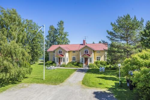 Lodge Hyv�l�n Talo