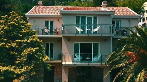 Apartments House 44