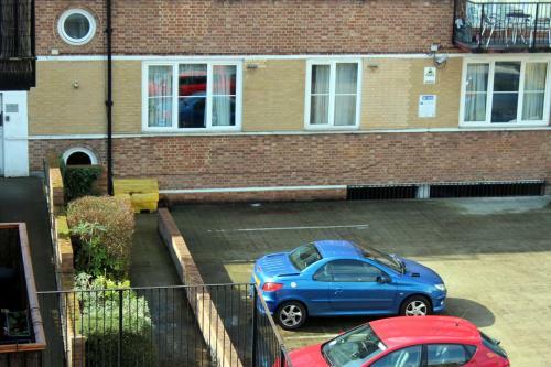Continental Apartment In West Ealing