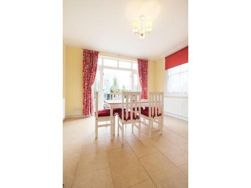 Apartamento Amazing 3-bedroom Garden Flat For 6 In Ealing