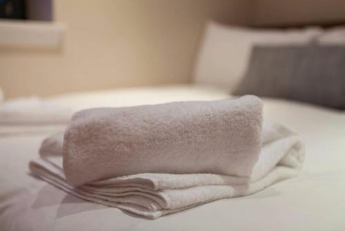 1 Bedroom West End Apartment Sleeps 4