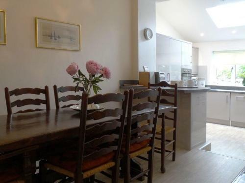 2 Carlton Mews