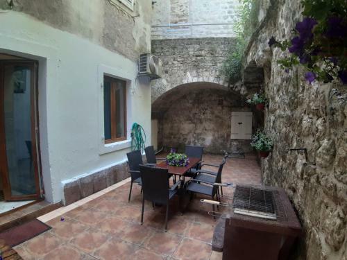 Kotor Emerald Apartments