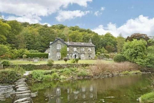 Garden Cottage Stepping Stones