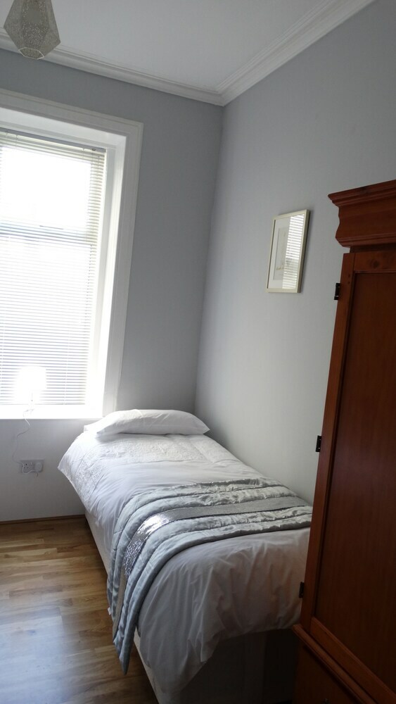 Portum -john St Apartment