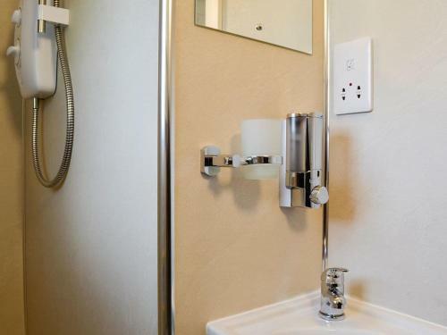 Lake View Shepherds Hut