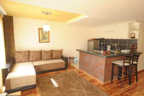 J & P Apartments