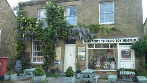 Hostal Montacute Country Tearoooms B&B