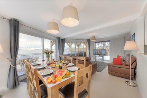 Villa Beach Houses With Hot Tubs
