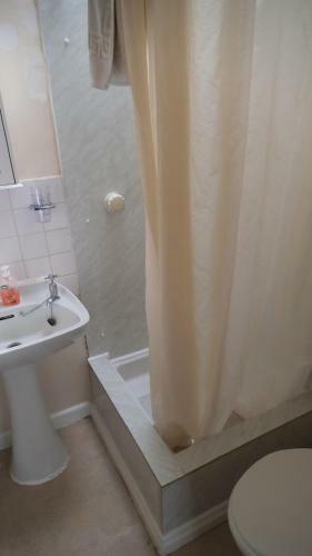 Hostal Thalatta Guest House