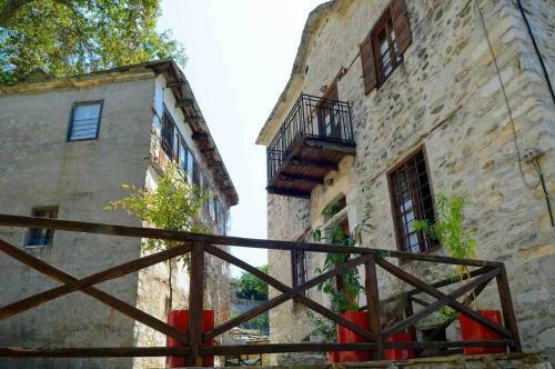 Hostal Alatinos