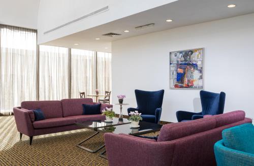 Seven Arches Hotel