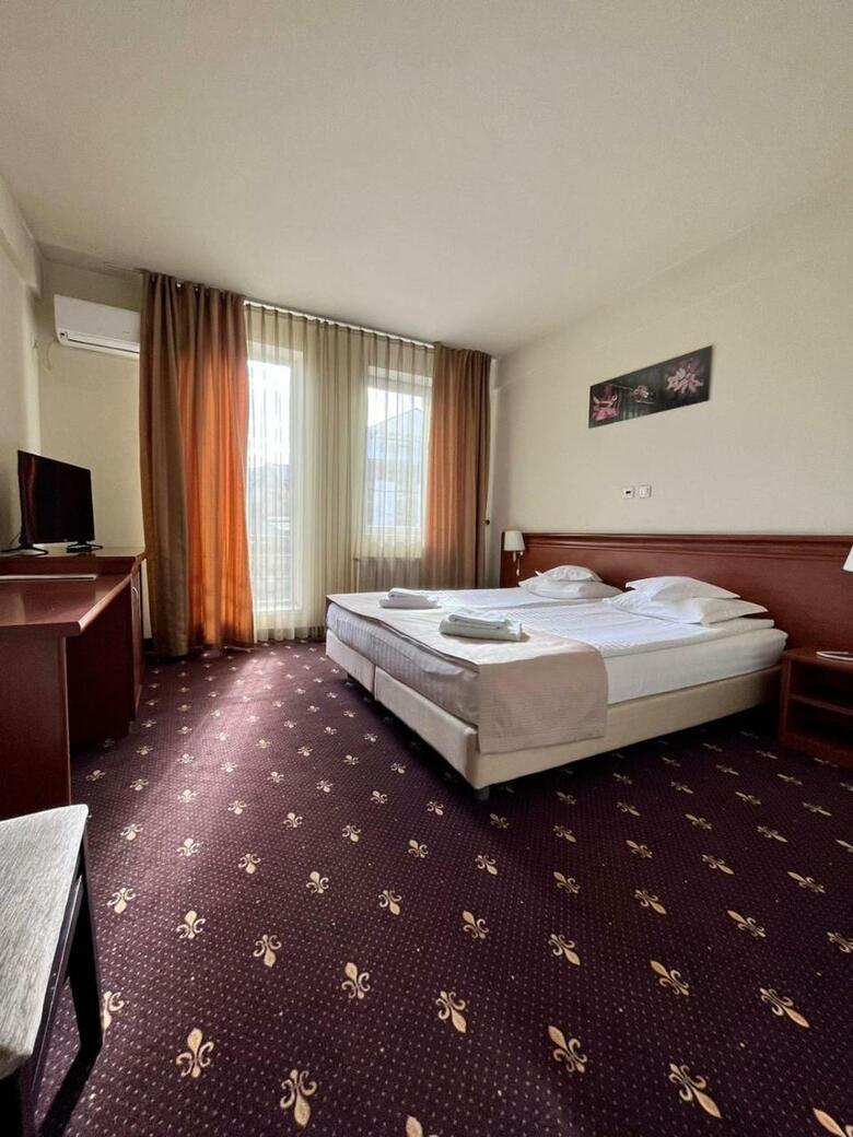 Seven Hotel