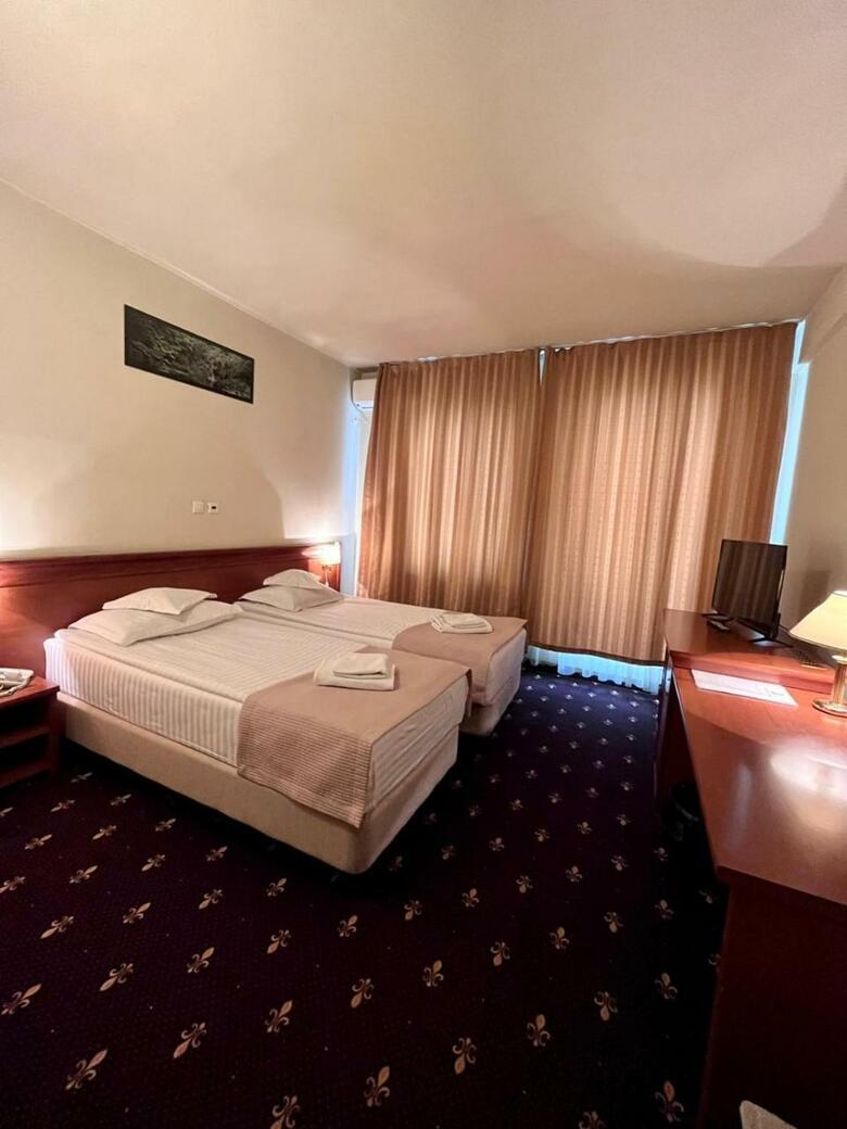 Seven Hotel