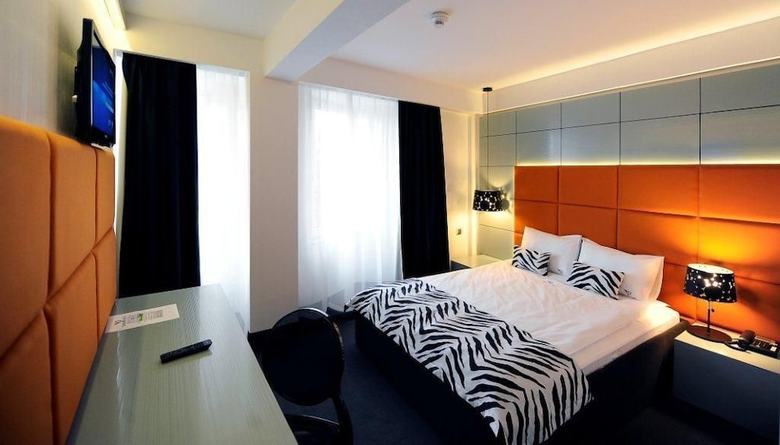 Plaza V Hotel