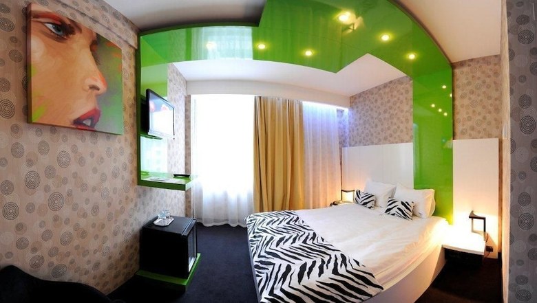 Plaza V Hotel