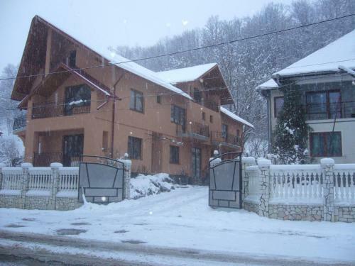 Hostal Dupa Apa La Razvan