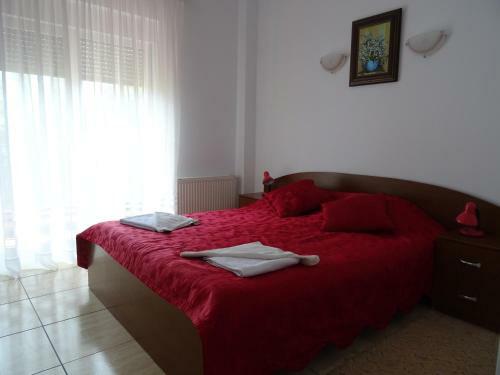Club Topaz Apartments
