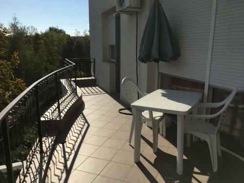 Club Topaz Apartments