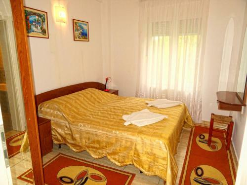 Club Topaz Apartments