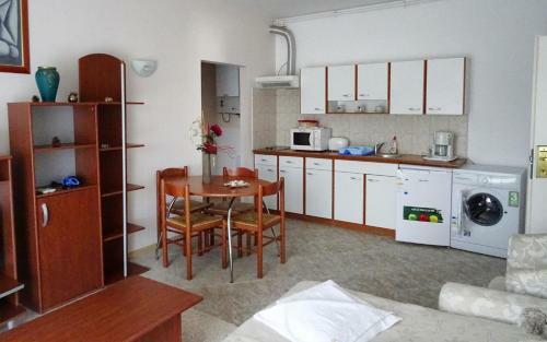Club Topaz Apartments