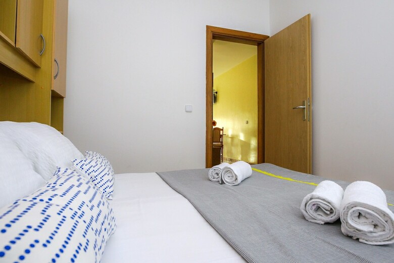 Lucky Luke Pool Apartments