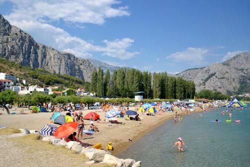 Apartments With Wifi Omis - 12525