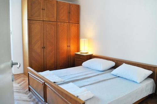 Apartments By The Sea Omis - 2822