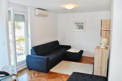 Apartments By The Sea Omis - 2822