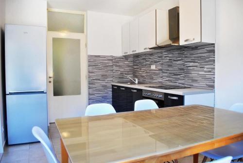 Apartments By The Sea Omis - 2822