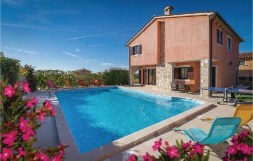 Four-bedroom Holiday Home In Orihi