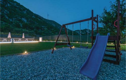 Three-bedroom Holiday Home In Seoca