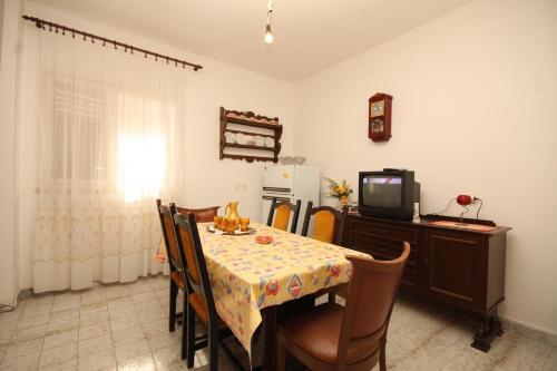 Apartment Mrljane 8498b