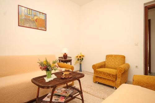 Apartment Mrljane 8498b