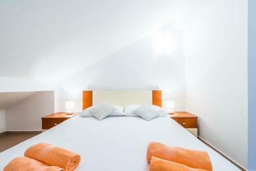 Mihatovici Villa Sleeps 8 Pool Air Con Wifi