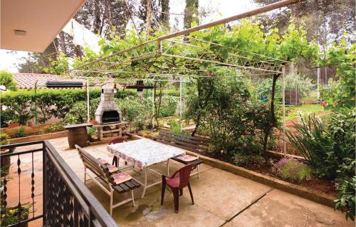 Two-bedroom Apartment In Fazana