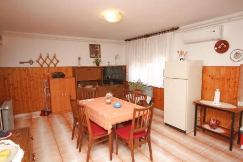 Apartments With A Parking Space Fazana - 7230