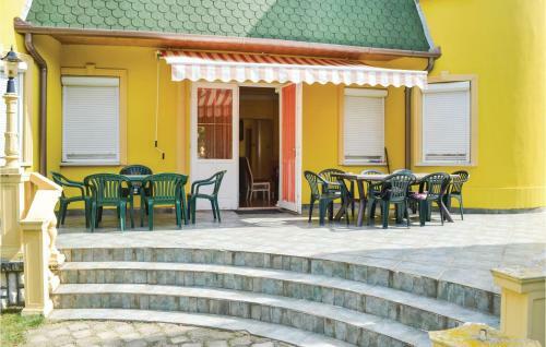 Five-bedroom Holiday Home In Balatonfoldvar