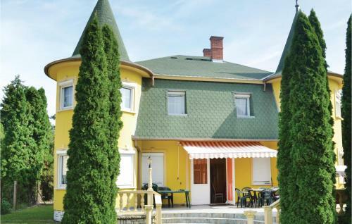 Five-bedroom Holiday Home In Balatonfoldvar