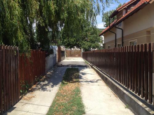 Rozs� Apartman