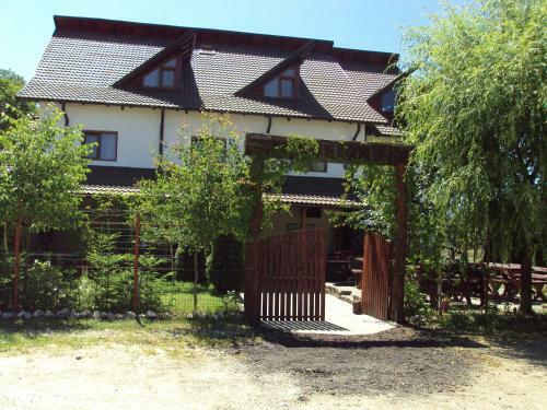 Hostal Pensiunea Trei Ponei