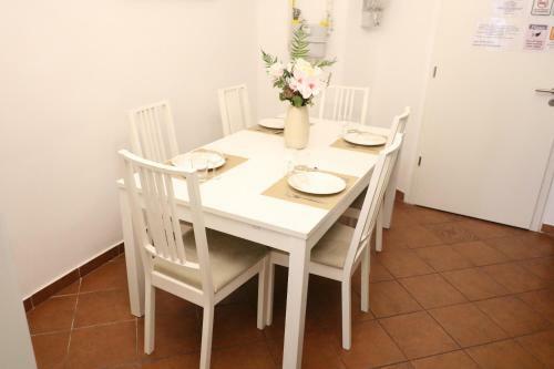 Real Apartments Wessel�nyi