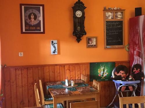 Hostal Bakonyi Apartmanh�z - M�kus Vend�gl? Restaurant